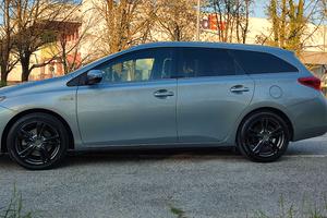 Toyota Auris Hybrid