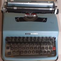 Macchina da scrivere Olivetti lettera 32