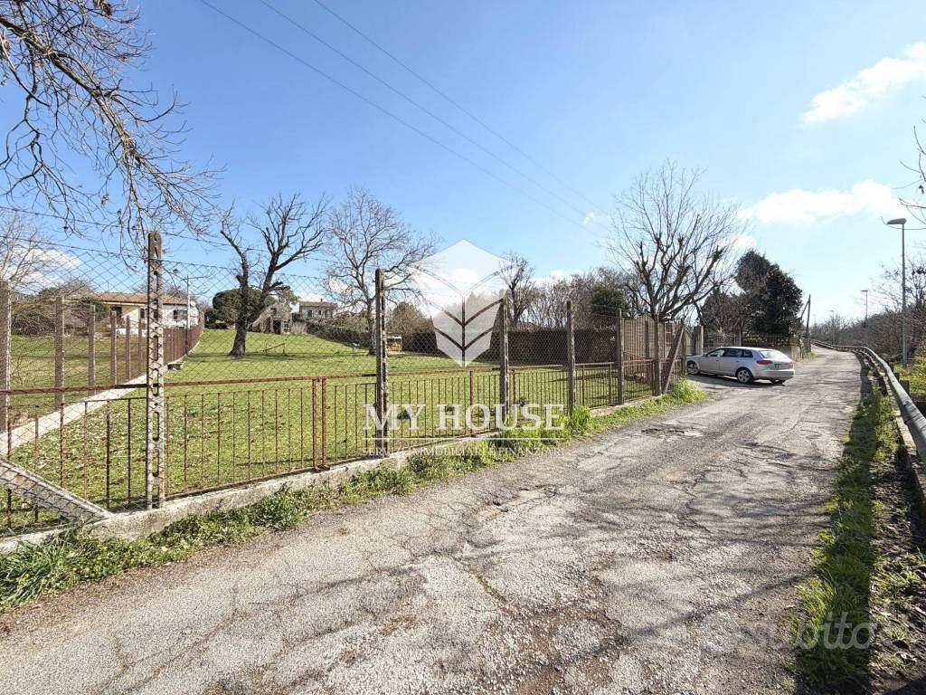Rustico / Casale di 160 m² con più di 5 locali a P - Vista 2