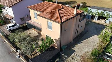 Villa di 266 m² con più di 5 locali e box auto dop