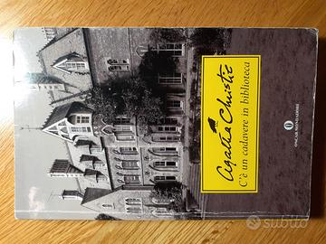 C'è un cadavere in biblioteca