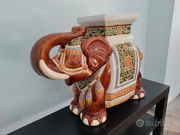 Statua di elefante in ceramica