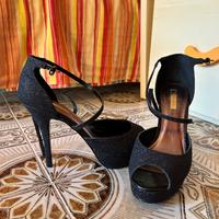 Tacchi neri brillantinati