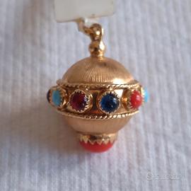 Orecchini e ciondolo in oro giallo 18k