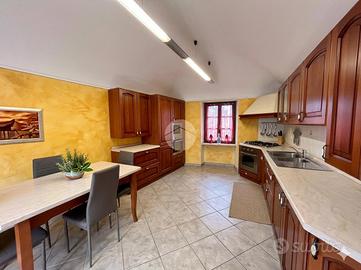 4 LOCALI A GASSINO TORINESE