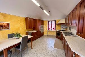 4 LOCALI A GASSINO TORINESE