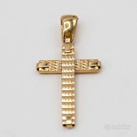 Ciondolo in oro giallo 9 kt “Crocifisso” S.51