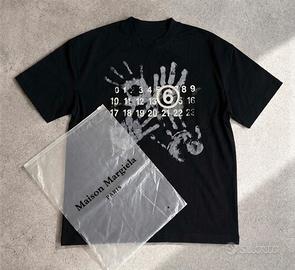 MM6 Maison Margiela - T-shirt nera handprint