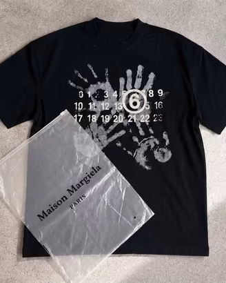 MM6 Maison Margiela - T-shirt nera handprint