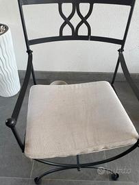 Tavolo in vetro e sedie in ferro battuto 