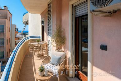 Appartamento con tre camere, vista mare e box