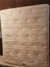Materasso matrimoniale.