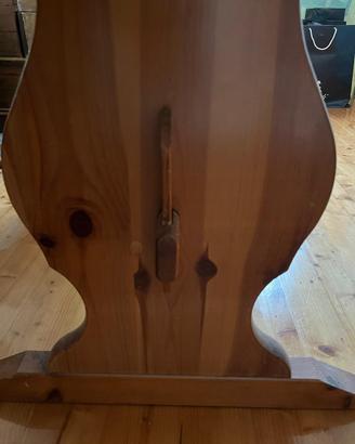 Tavolo in legno per taverna