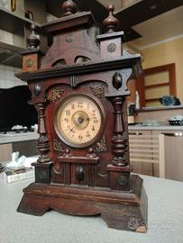 Orologio da tavolo in legno con carillon