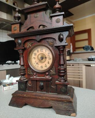 Orologio da tavolo in legno con carillon