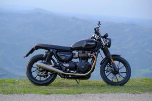 Triumph street twin