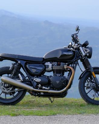 Triumph street twin