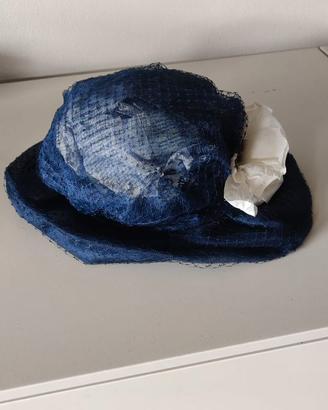 Cappellino cerimonia blu navy con veletta e rosa b