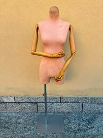 Manichino anni ottanta con braccia e mani in legno