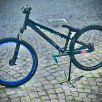 Bici SCOTT VOLTAGE da dirt con ruote da 24”