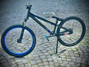 Bici SCOTT VOLTAGE da dirt con ruote da 24”