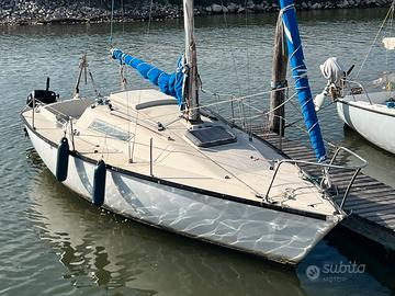 barca a vela cabinata beneteau first 22 piedi