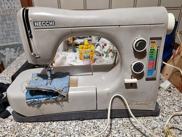 macchina da cucire necchi
