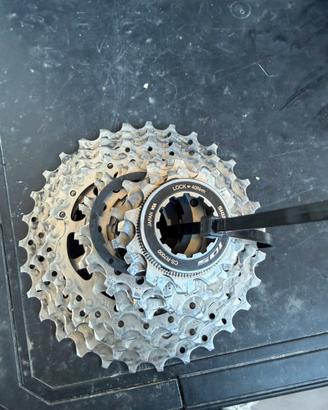 Pacco pignoni shimano105 11/30 11velocità e catena