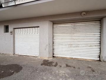 Garage di 90 mq circa con doppio ingresso