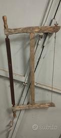 Sega antica con telaio ad arco