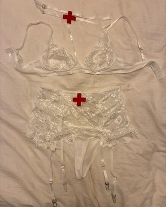 Completo intimo crocerossina