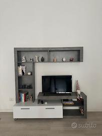 parete attrezzata con tv