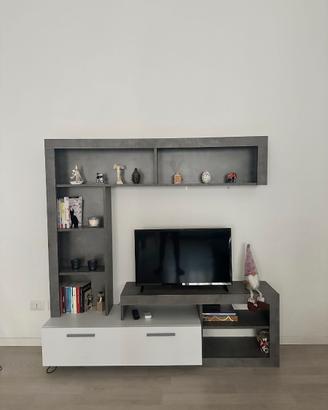 parete attrezzata con tv