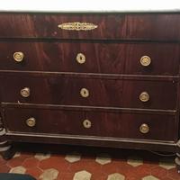 Comò piuma di mogano