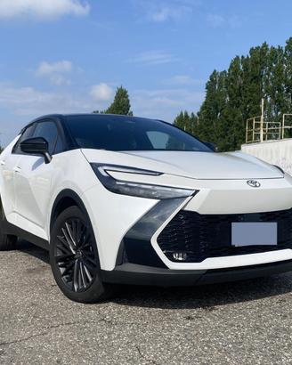 Toyota CHR lounge Hero