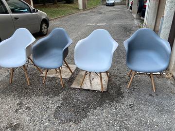 4 sedie / poltrone  plastica resistente di qualità