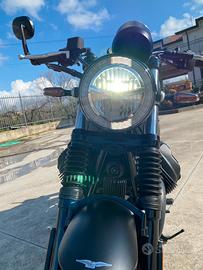 MOTO GUZZI V7 III STONE NIGHT PACK 4900 km .