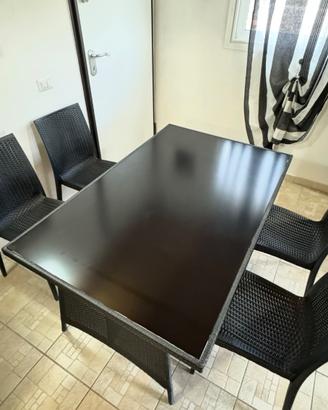 Tavolo in propilene con base in vetro
