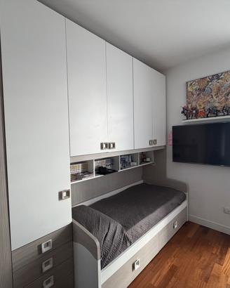 Cameretta a ponte moderna con letto singolo