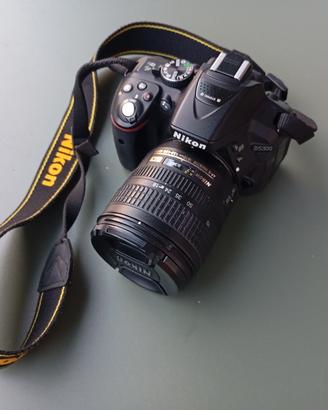 Nikon D5300 con AF-S DX 18-70mm f/3.5-4.5 G ED