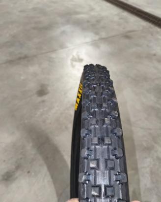 1 Copertone nuovo per Downhill Maxxis