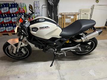 Monster 696