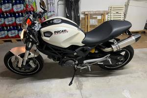 Monster 696