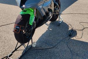 Moto Kawasaki ZX10R pronto Pista