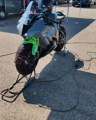 Moto Kawasaki ZX10R pronto Pista