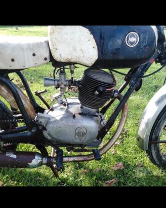 Vecchia moto Gilera 125 5v anni 70