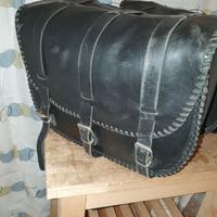 Set borse in cuoio nero per moto custom