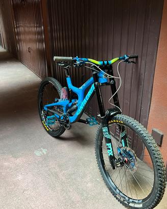 Santacruz.  V10. Carbon