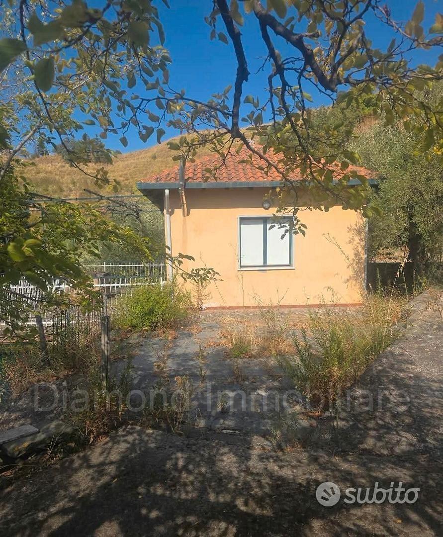 Terreno con fabbricato a Linguaglossa - Vista 2