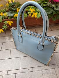 borsetta donna azzurrina con borchie dorate